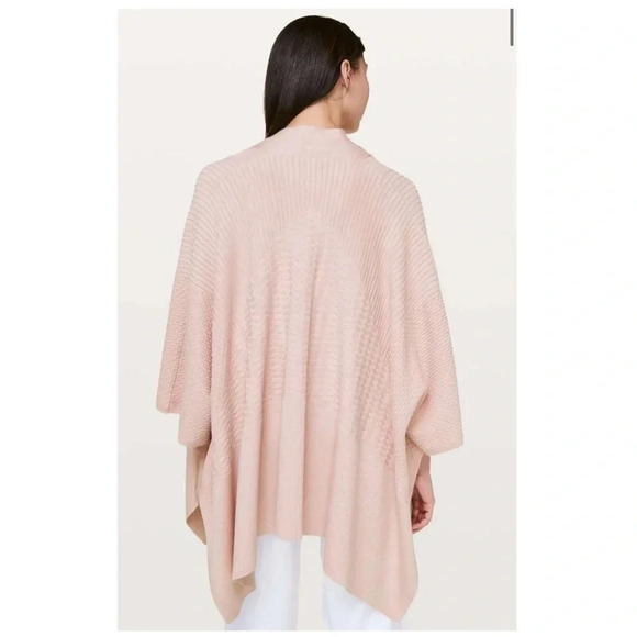 LULULEMON - Dreamweaver Wrap in Heathered Misty Pink Cashmere Blend - Picture 2 of 5